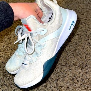 Nikes elite TR size 7.5 in womens running shoes